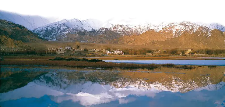 Himalaya-Panorama im nordindischen Bundesstaat Ladakh. Bild: Lotus Travel