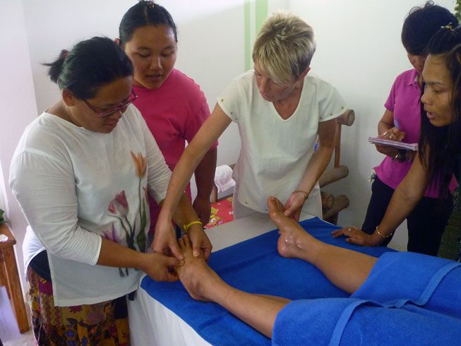 Massage in der Belugs School for Life
