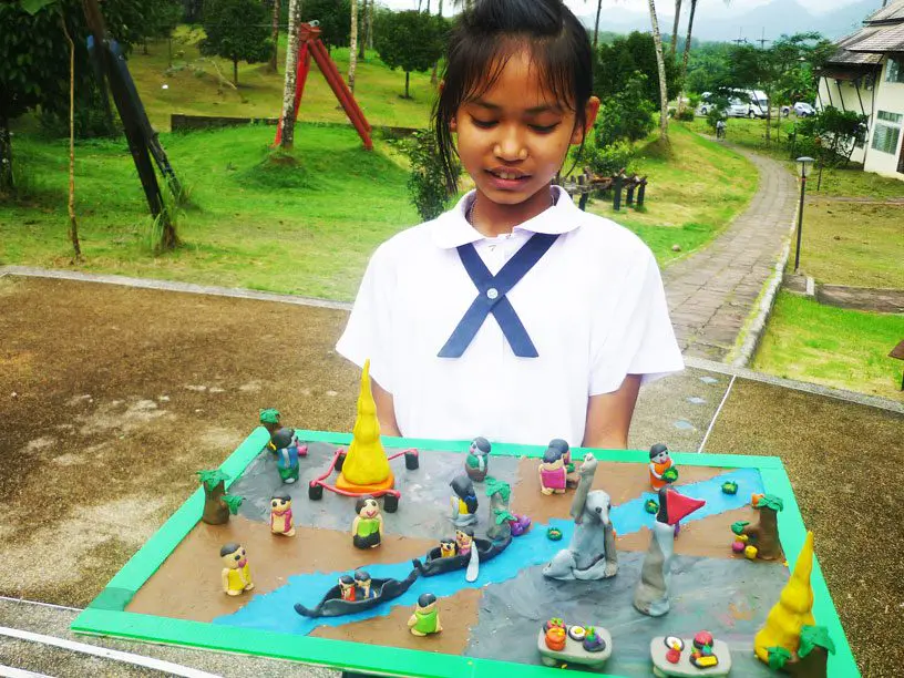 Knetgummi-Kunstwerk 2 - Detailansicht thailändischer Kunst von Kindern
