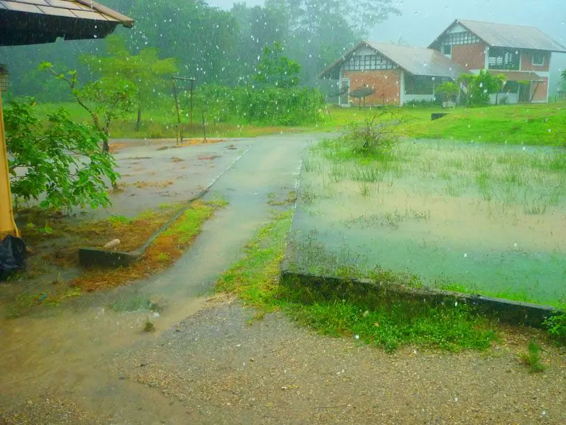 Monsunregen in Thailand - Naturschauspiel an der Beluga School