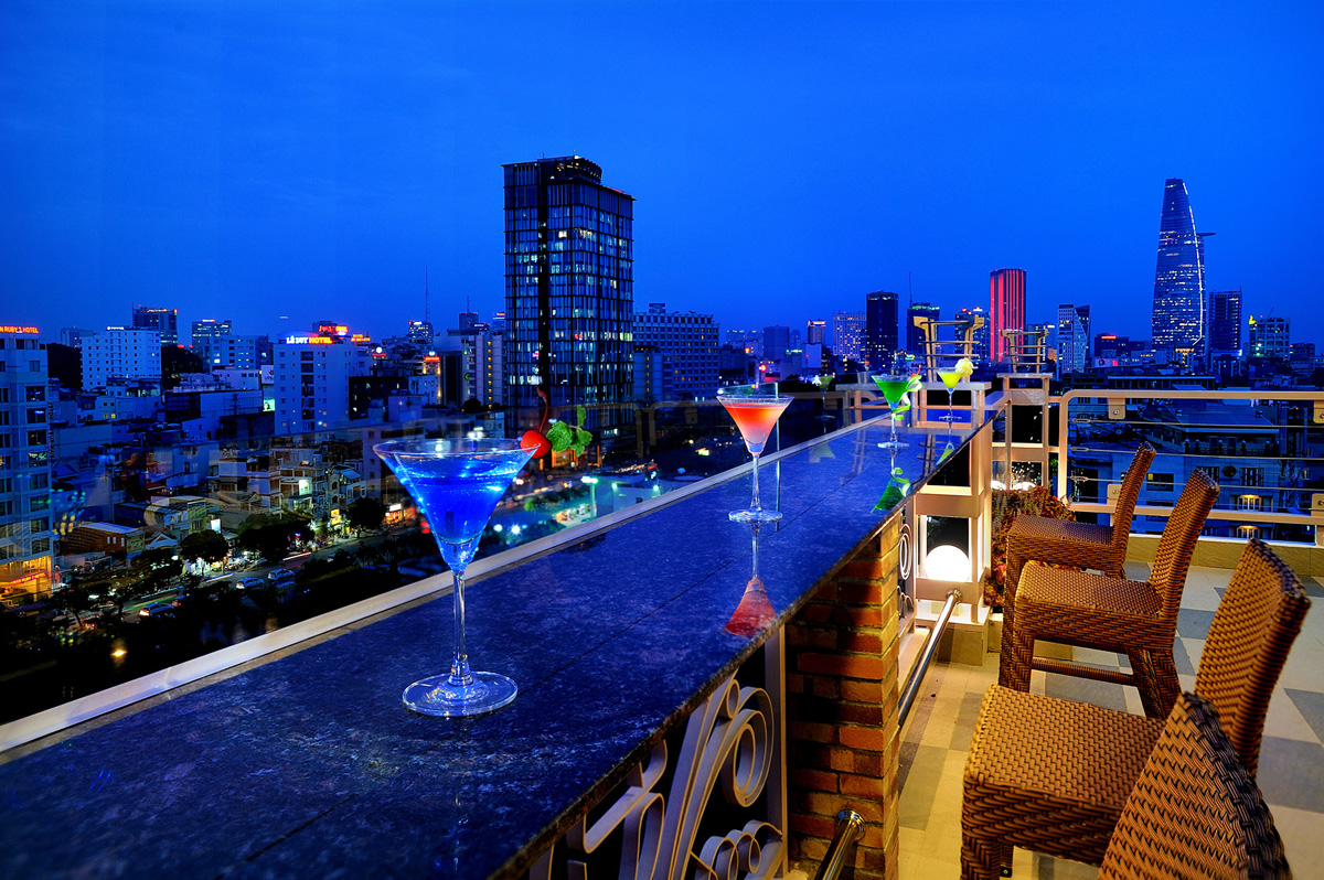 indochina-travels-3-saigon-elios-outside-of-restuarant