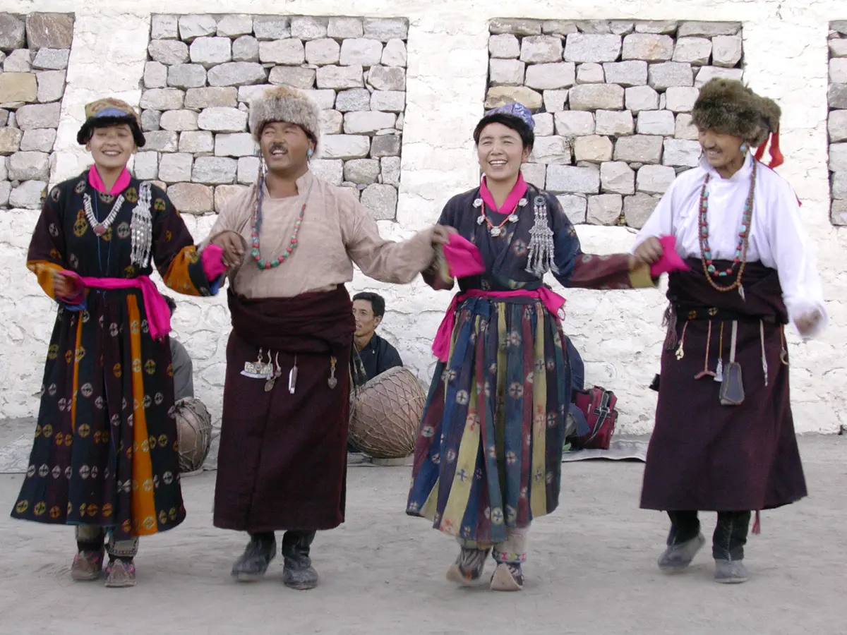neue-wege-4-ladakh-hautnah-traditioneller-tanz