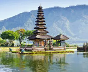 1--Thinkstock-iStockphoto kR 123052585 Pura-Ulun-Danu-temple