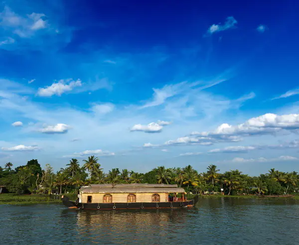 a  e erlebnisreisen Sden Houseboat on Kerala backwaters. Kerala