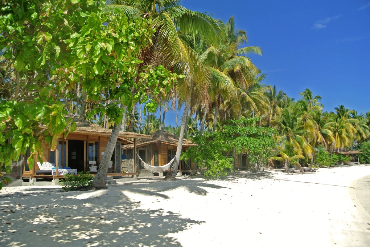 NW2 Beach in front og the bungalows