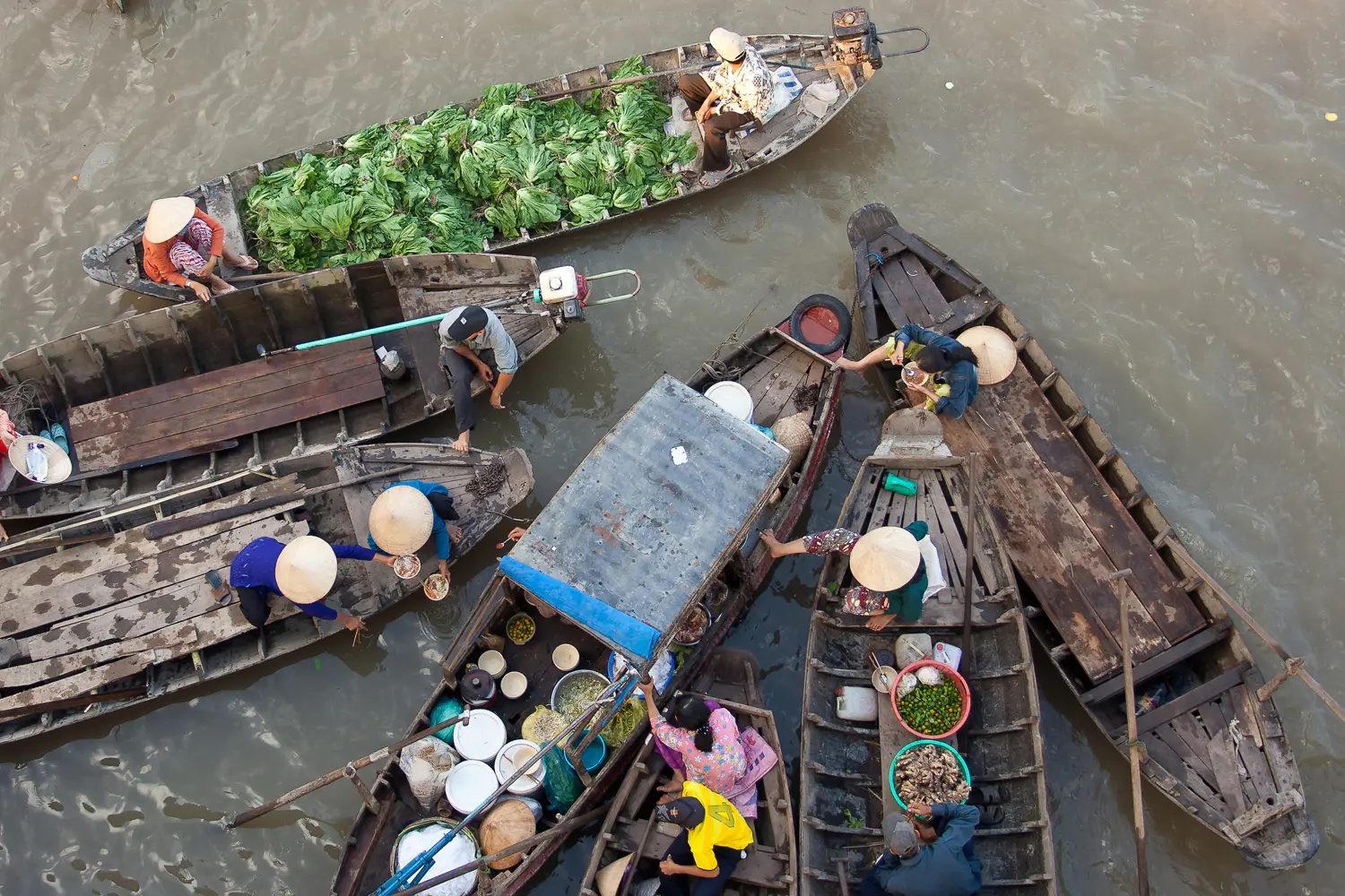 ID3 Mekong floating market shutterstock 299039465