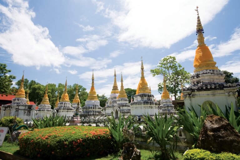 TITELBILD Lampang-Wat-Chedi-Sao-Lang-000009380