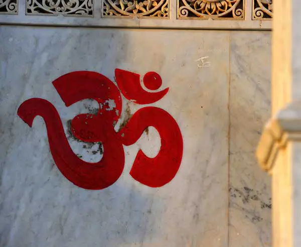 Om-sign-on-wall