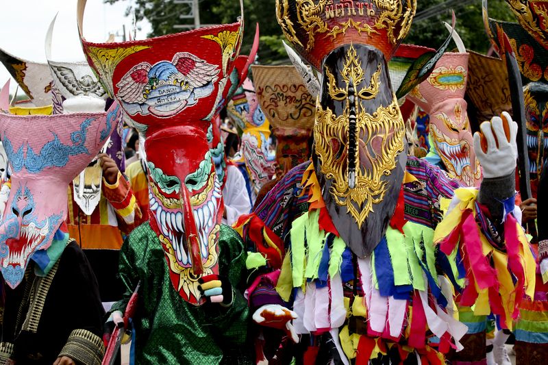 Tanzende Geister beim Phi Ta Khon Festival in Loei | GoAsia