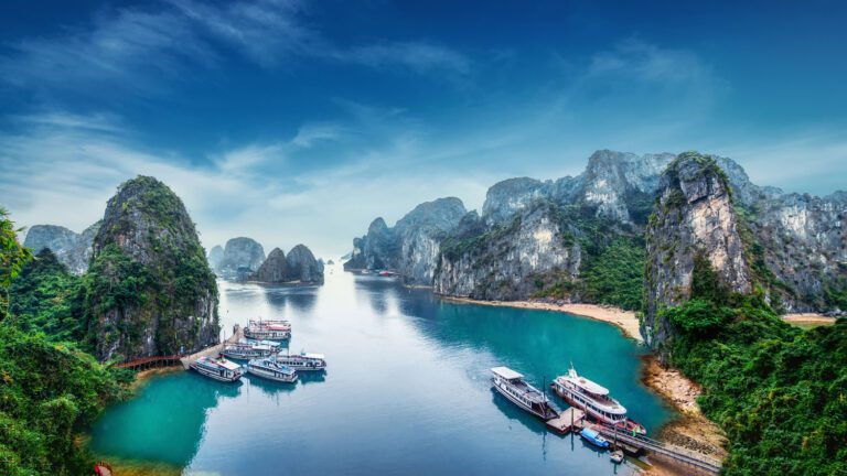 Tourist-junks-floating-among-limestone-rocks-at-Ha-Long-Bay-South-China-Sea-Vietnam-Southeast-Asia