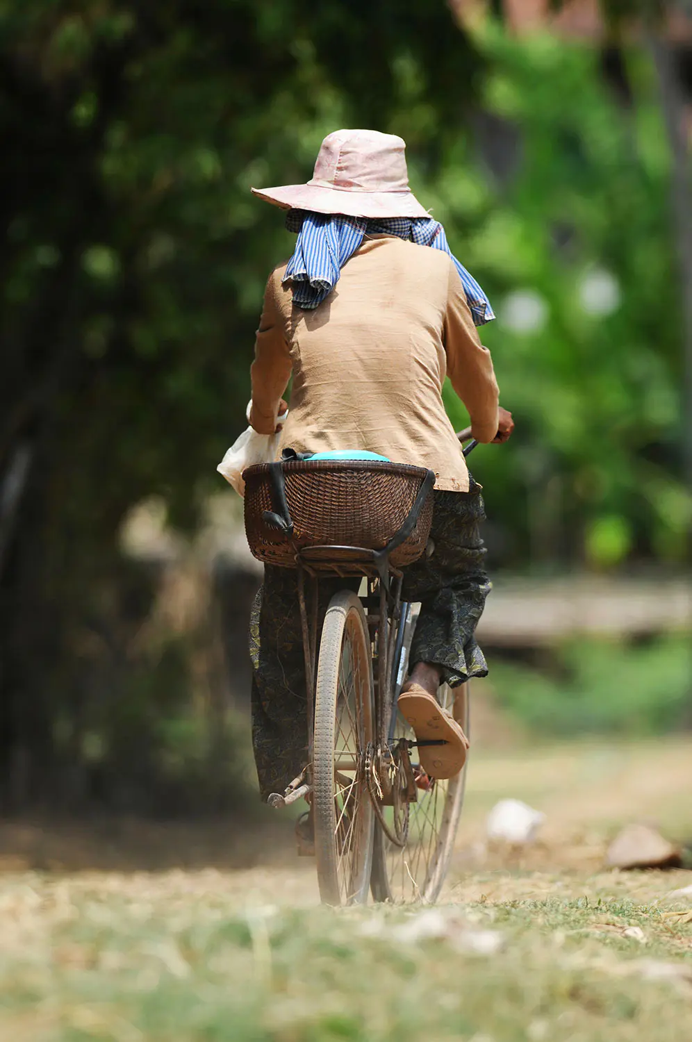 Bicycle-ride-in-cambodia