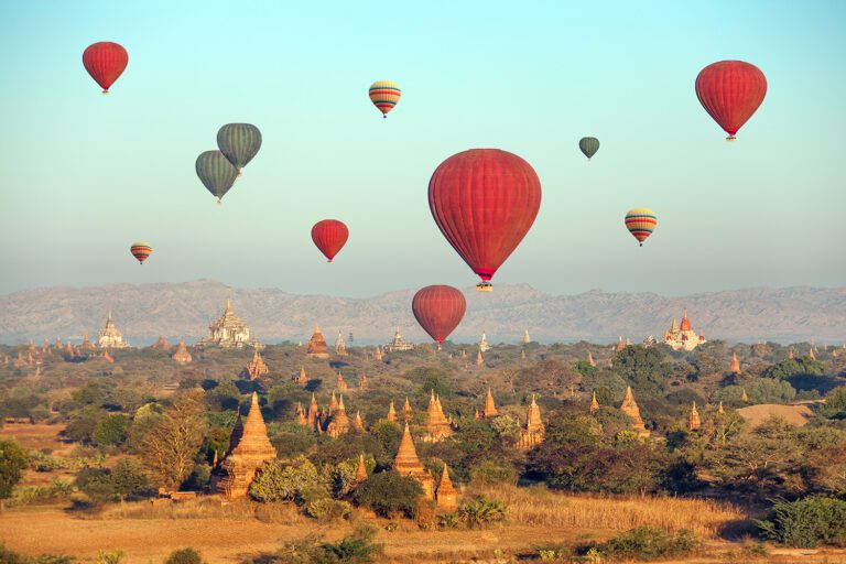 Hot-air-balloon-festival-Bagan