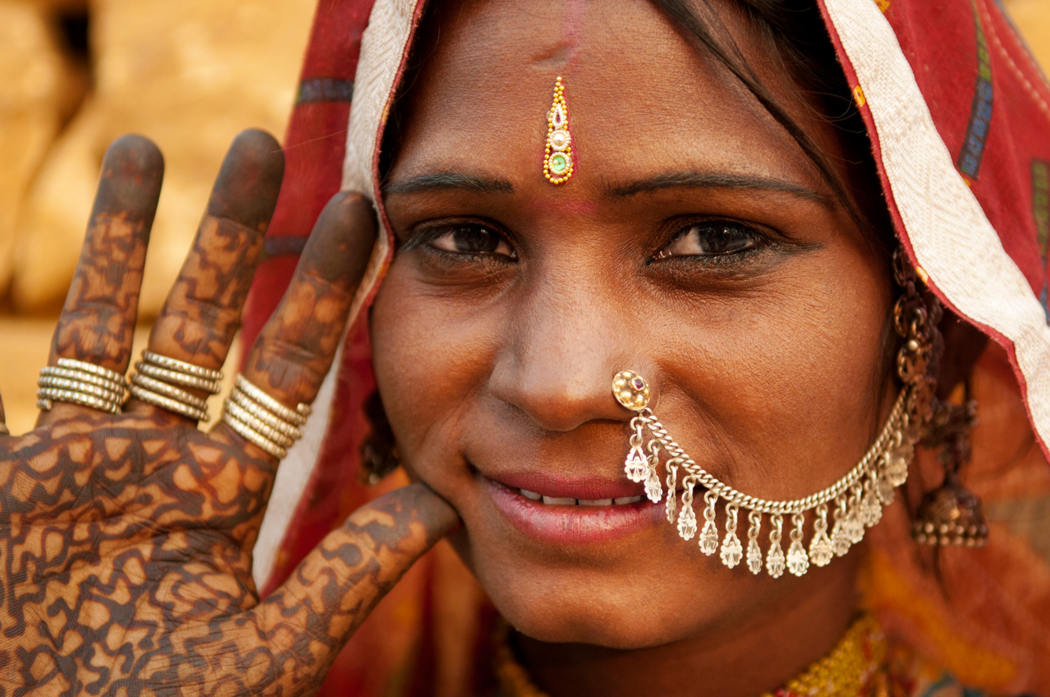 Portrait-of-a-Rajasthan-woman-with-henna-tattoo