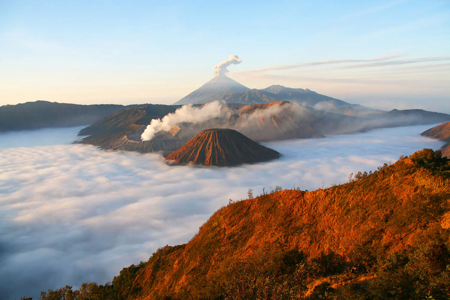 Bromo-indonesia-sunrise-thundering-volcano-java-mist-clouds-natural-wonder-travel