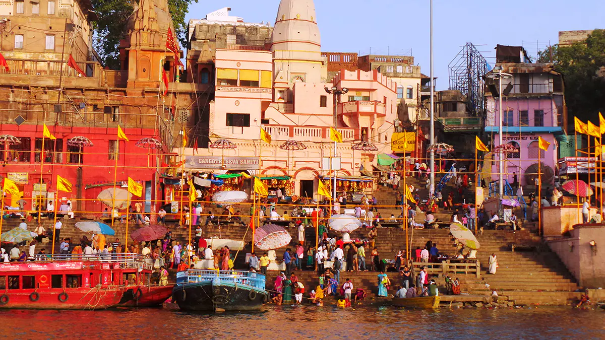 Die-Ghats-am-Ganges-Varanasi