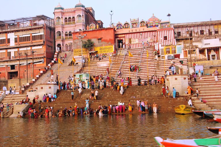Ghats-am-Ganges-Varanasi