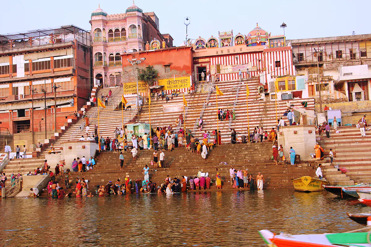Ghats-am-Ganges-Varanasi