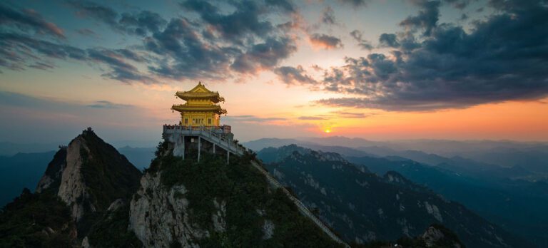 Chinatour-Titelbild-Luoyang-Laojun-Gebirge-Nachts-Henan