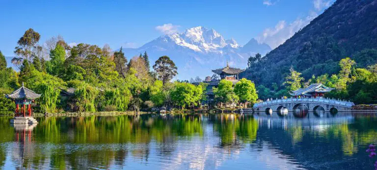 Lijiang-Teich-des-schwarzen-Drachens-Jadedrachenschneeberg-Yun