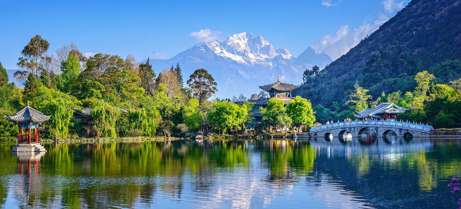 Lijiang-Teich-des-schwarzen-Drachens-Jadedrachenschneeberg-Yun