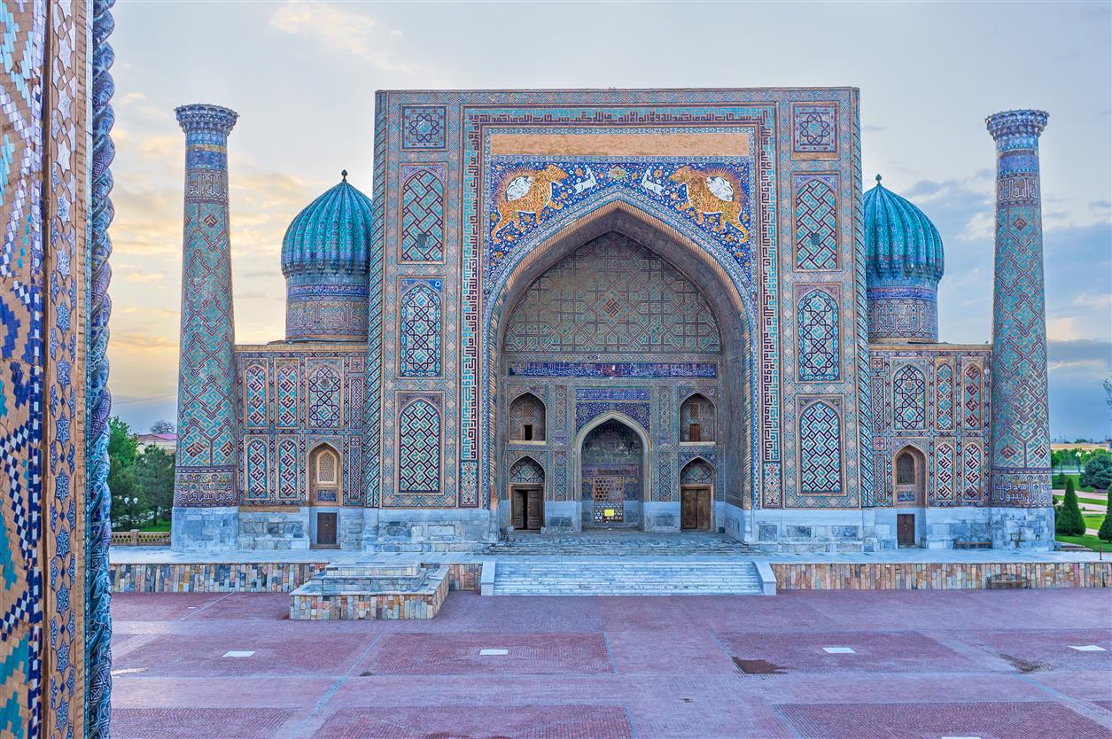 10  Evgeniy Fesenko Dreamstime.com  60904942  bunte Mosaiken auf Palast in Samarkand   Usbekistan