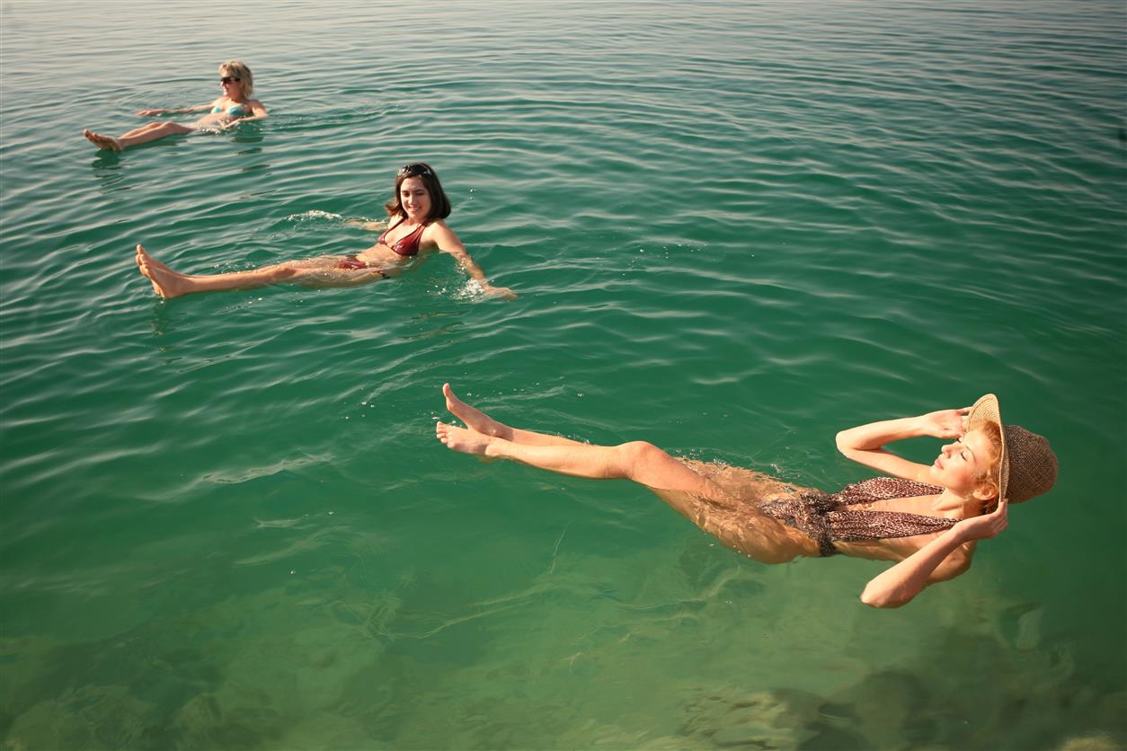 1 schwimmende-menschen-totes-meer-jordanien