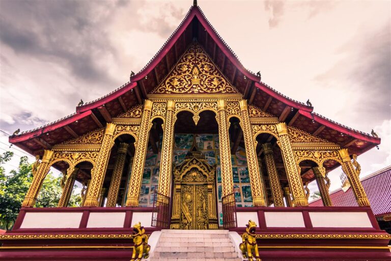 3.1x Rui Baio Dreamstime.com 86661114 Wat Manorom Tempel Luang Prabang Laos