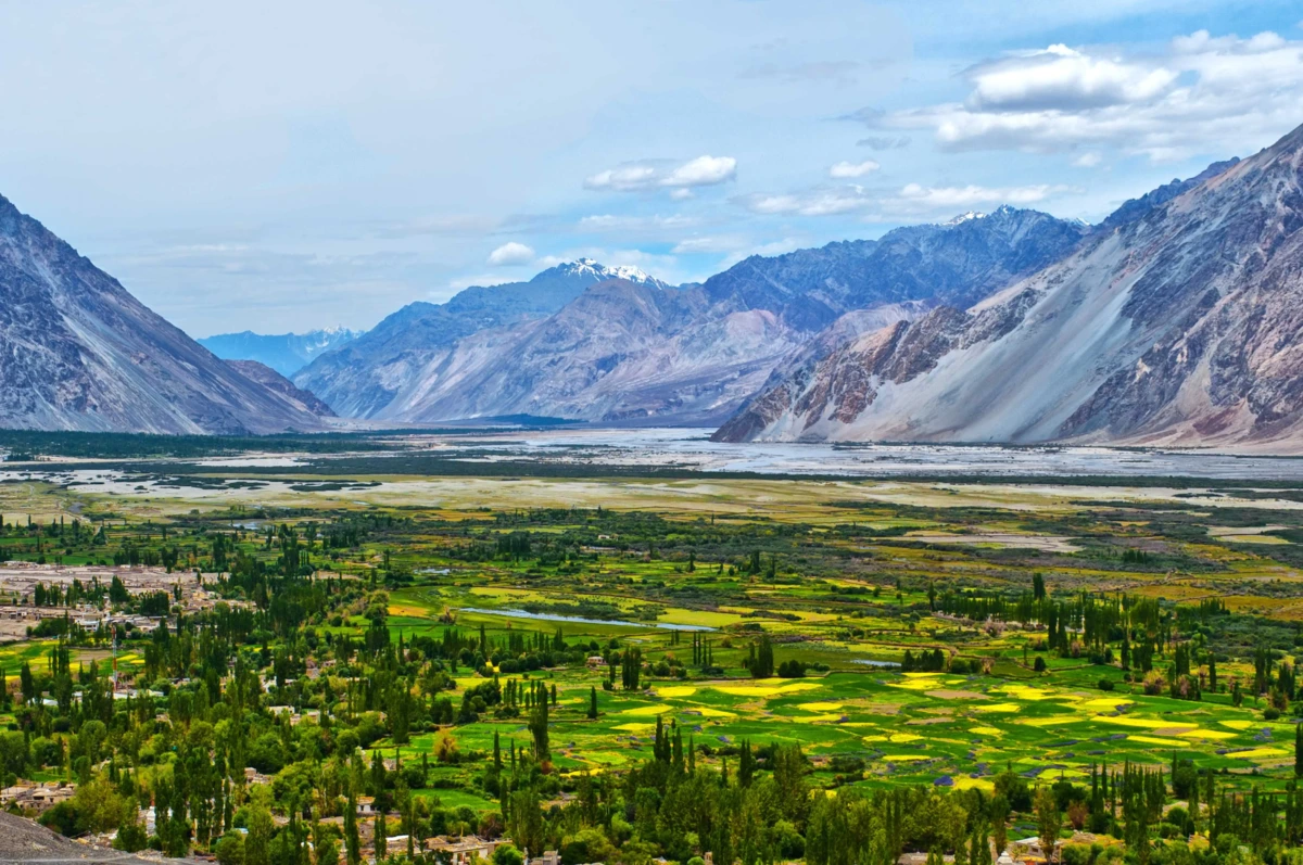 9x  Mukesh Srivastava Dreamstime.com  20991730  It was captured near Khardunga vilage Nubra Valley Ladakh India
