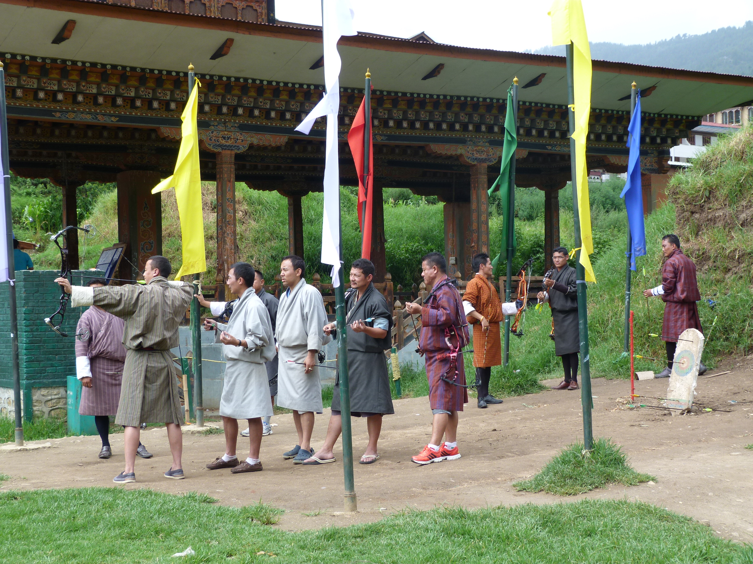 Bhutan Traditionelles Bogenschieen Copyright TischlerReisen