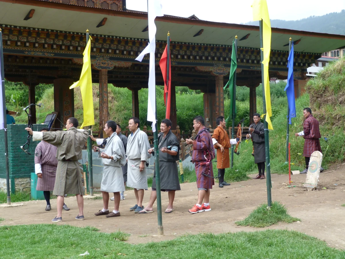 Bhutan Traditionelles Bogenschieen Copyright TischlerReisen