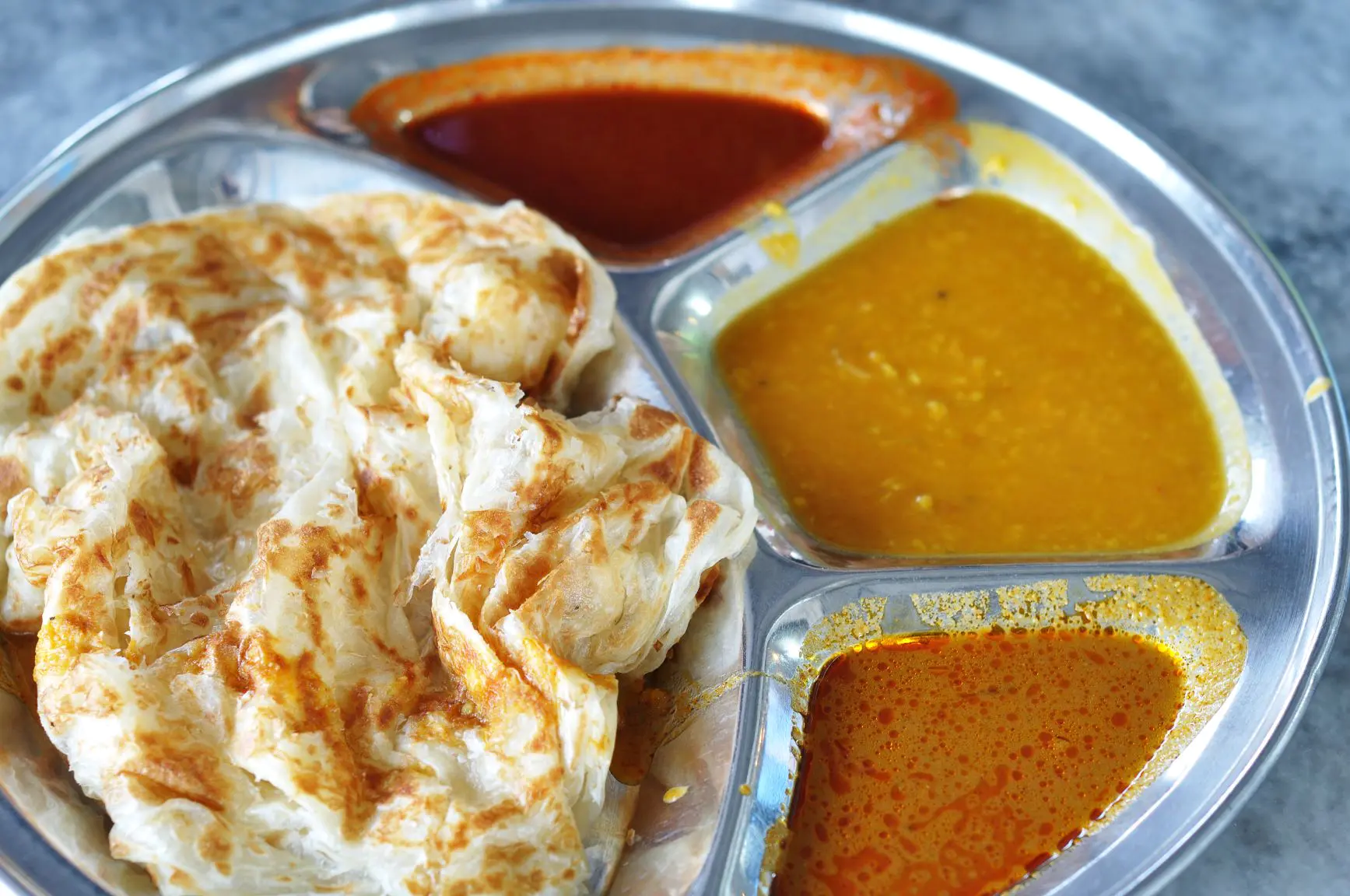  Noracarol Dreamstime.com  43108957  Roti Canai mit Curry Malaysia k