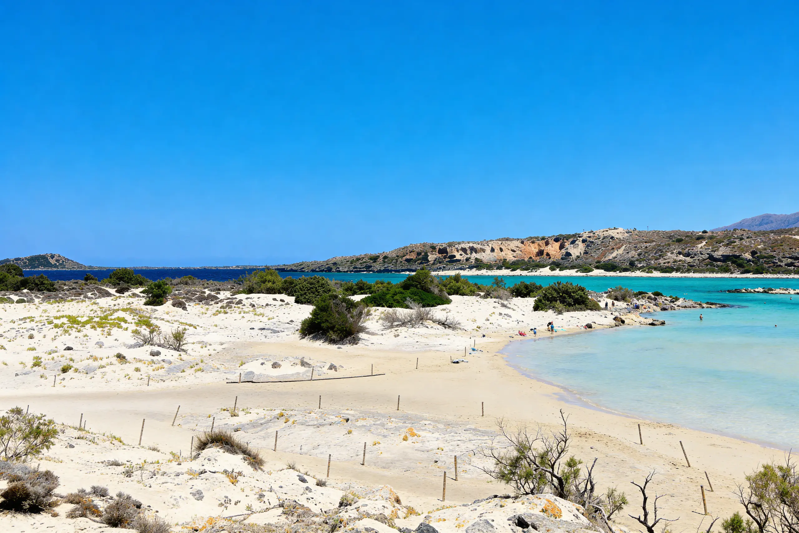 Rosa Sand und türkisfarbenes Wasser am Strand Elafonisi
